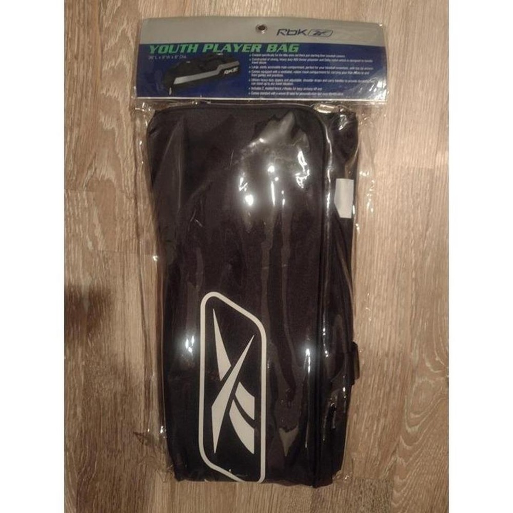 REEBOK YOUTH PLAYER BAG 36"L X 9"W X 8" DIAMETER NEW IN PACKAGE.